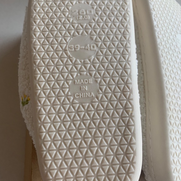 Preppy Tree Slippers - Picture 5 of 7